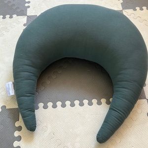 Snuggle Me organic feeding and support pillow in “Moss”